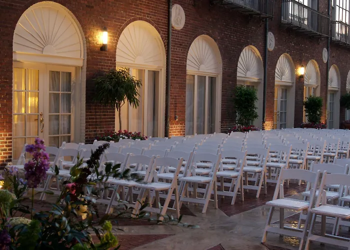 Pet Friendly hotel: Magnolia Hotel Omaha